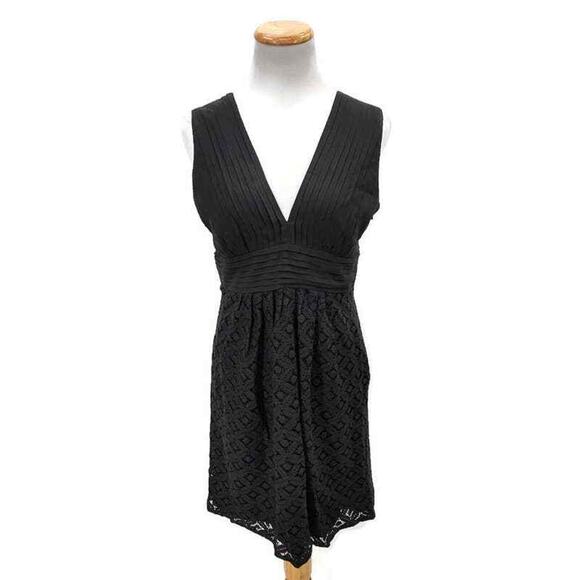 Francesca's Paraella V-neckline little black dress in size M. - Picture 1 of 9